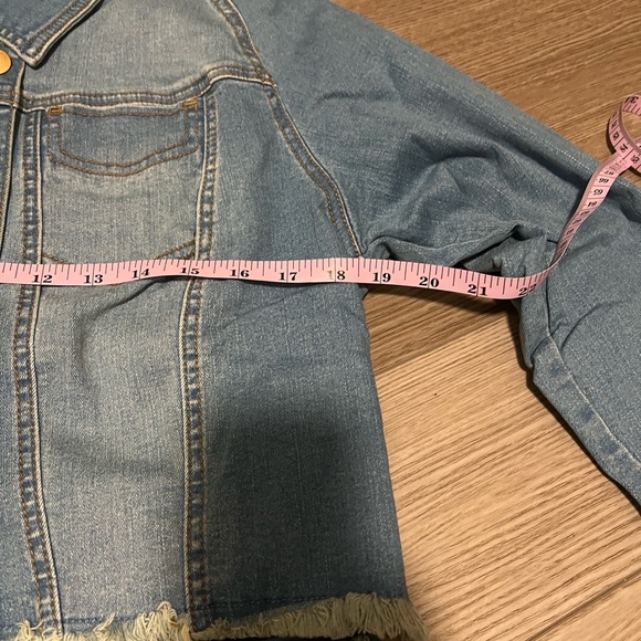 Cropped Denim Jacket with Frayed Hem - Picture 4 of 7